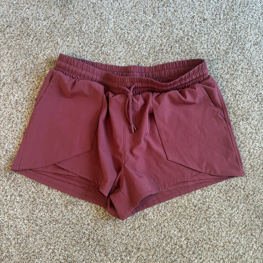 NWOT Mondetta Dark Orchid Overlap Pocket Shorts Size Large